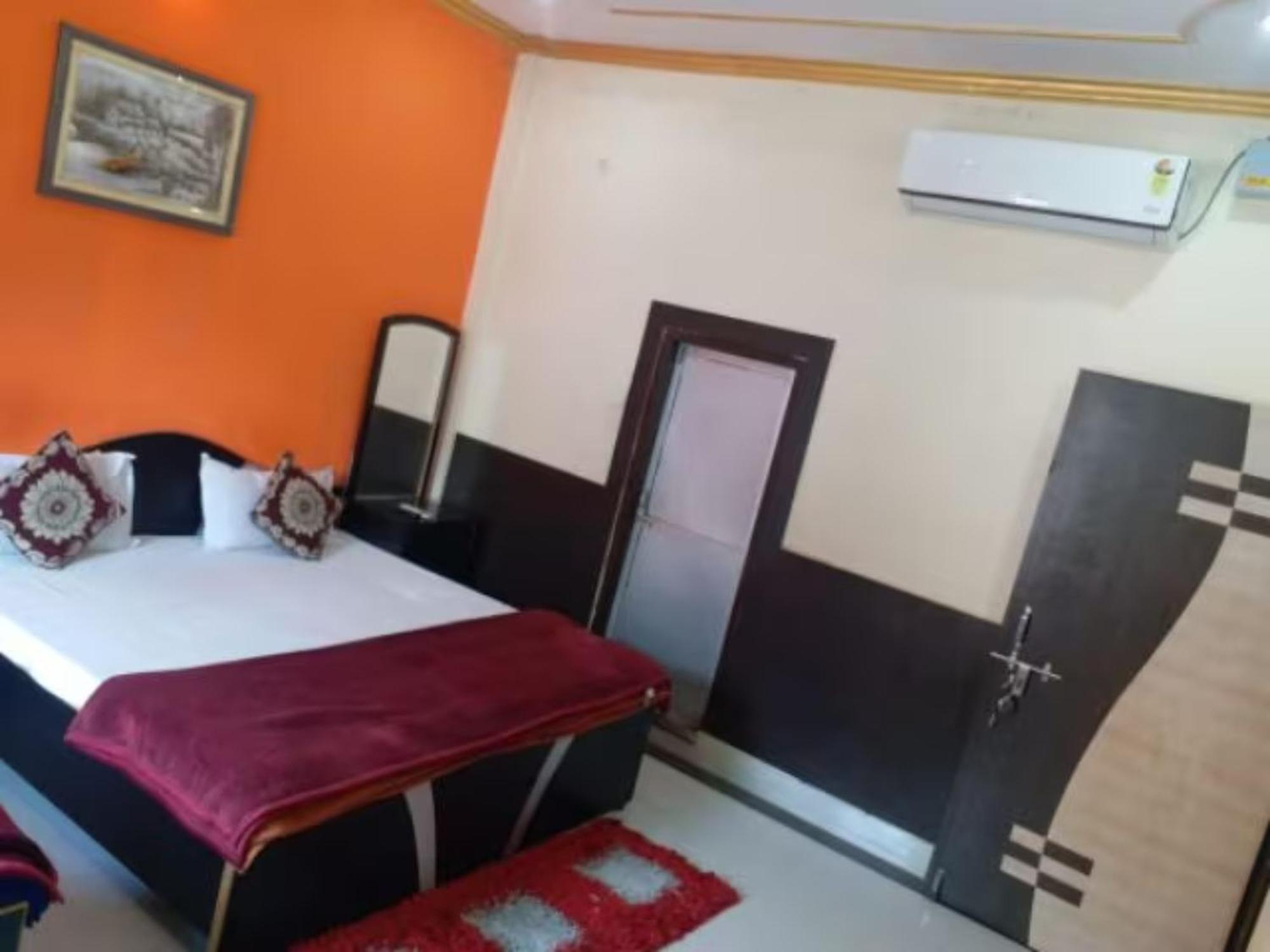 Hotel New Ashiyana Palace Near Ganga Ghat And Vishwanath Temple - Varanasi — Photos 2
